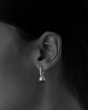 Load image into Gallery viewer, Shrine petite earrings golden
