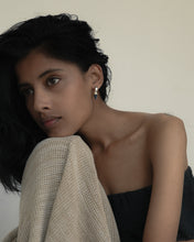 Load image into Gallery viewer, Gizza hoop earrings