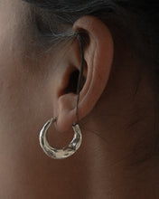 Load image into Gallery viewer, Chandra grande earrings