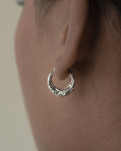 Load image into Gallery viewer, Chandra petite earrings