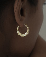 Load image into Gallery viewer, Chandra grande earrings