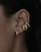 Load image into Gallery viewer, Yin petite cuff golden