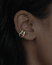 Load image into Gallery viewer, Yin grand cuff golden