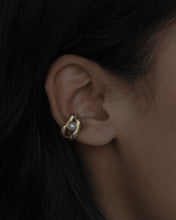 Load image into Gallery viewer, Yin grand cuff golden