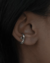 Load image into Gallery viewer, Yin petite cuff silver