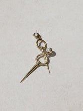 Load image into Gallery viewer, Magus pearl earrings