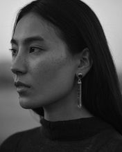 Load image into Gallery viewer, Lava onyx earrings