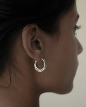 Load image into Gallery viewer, Chandra grande earrings