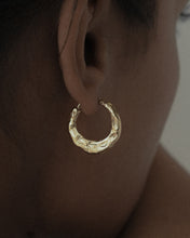 Load image into Gallery viewer, Chandra grande earrings