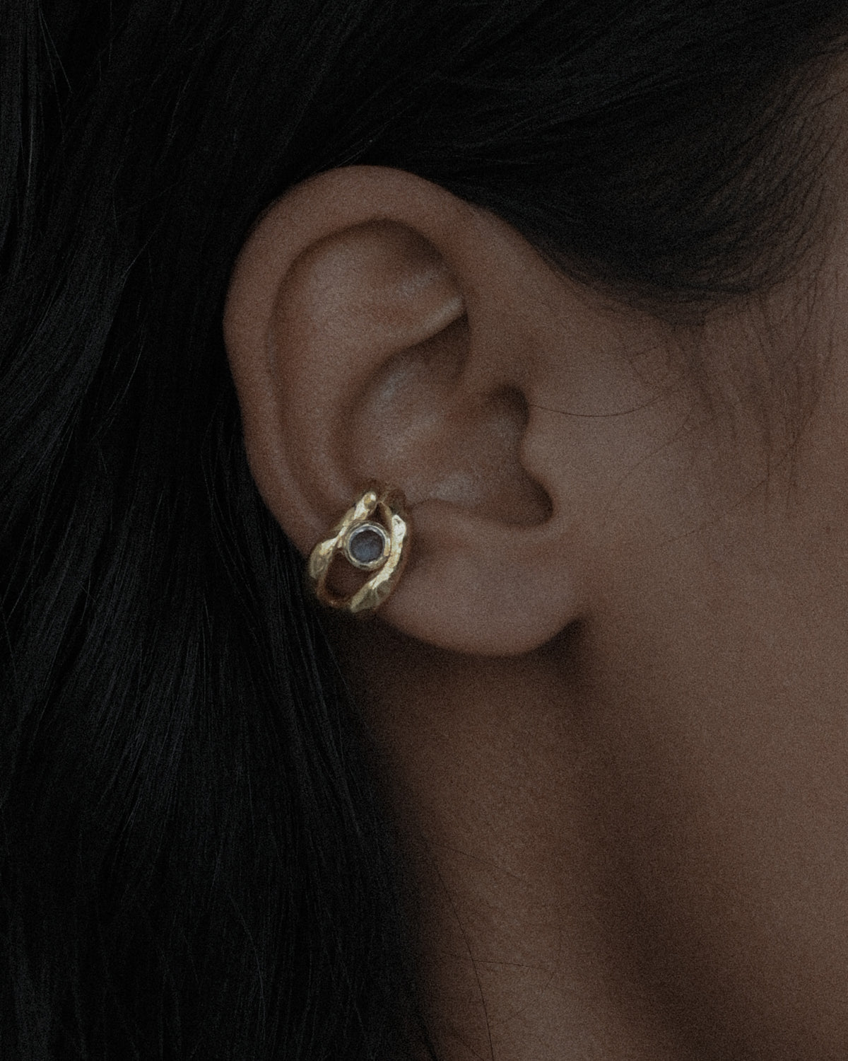 Yin ear cuff, grande, gold