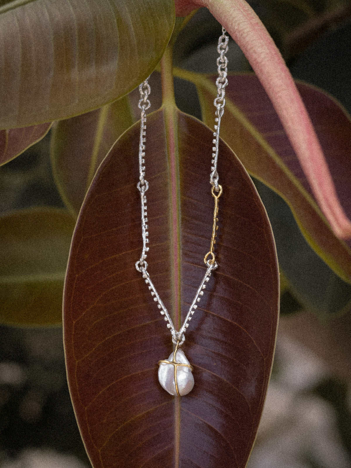 Pearl choker