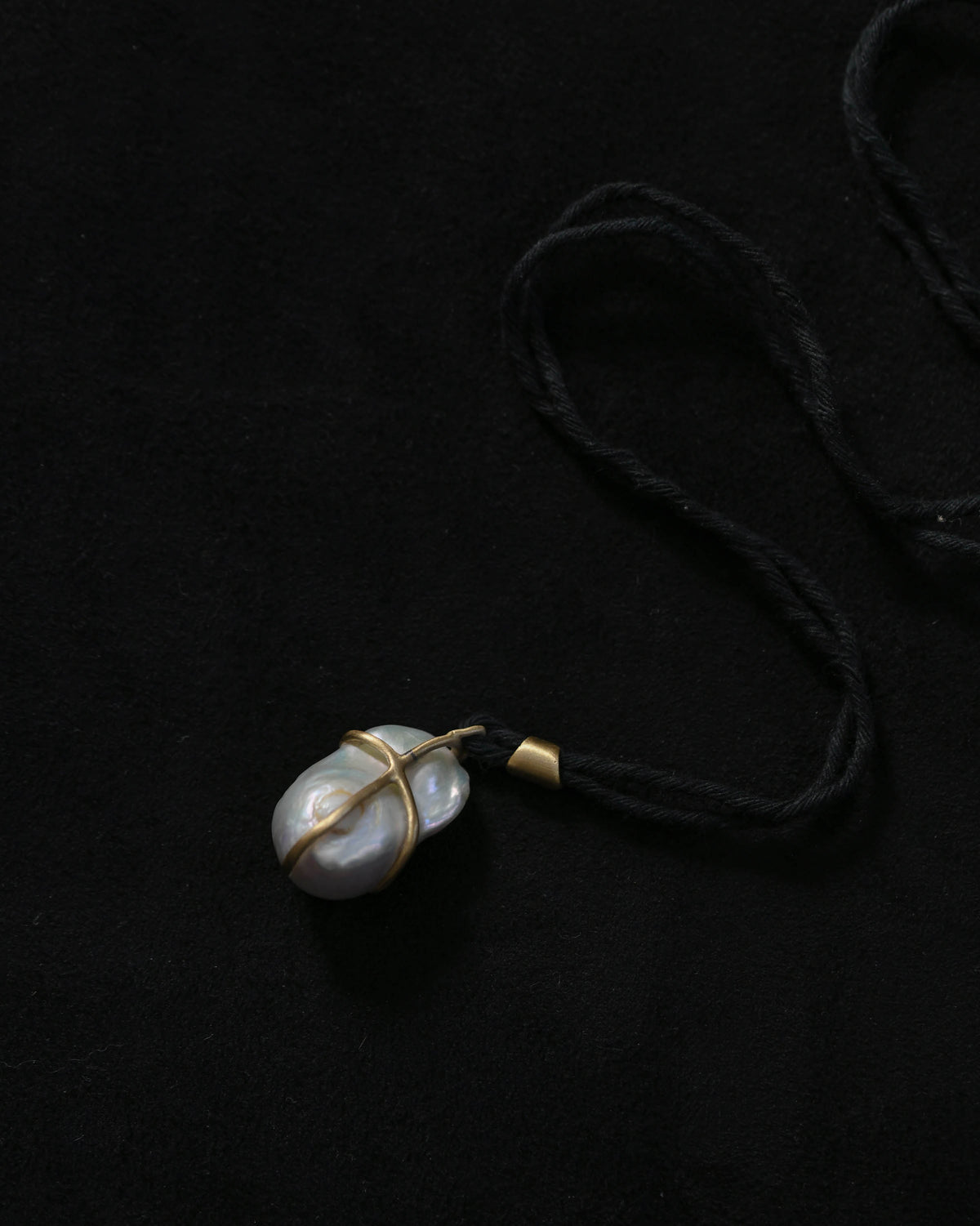 Drop pearl pendant
