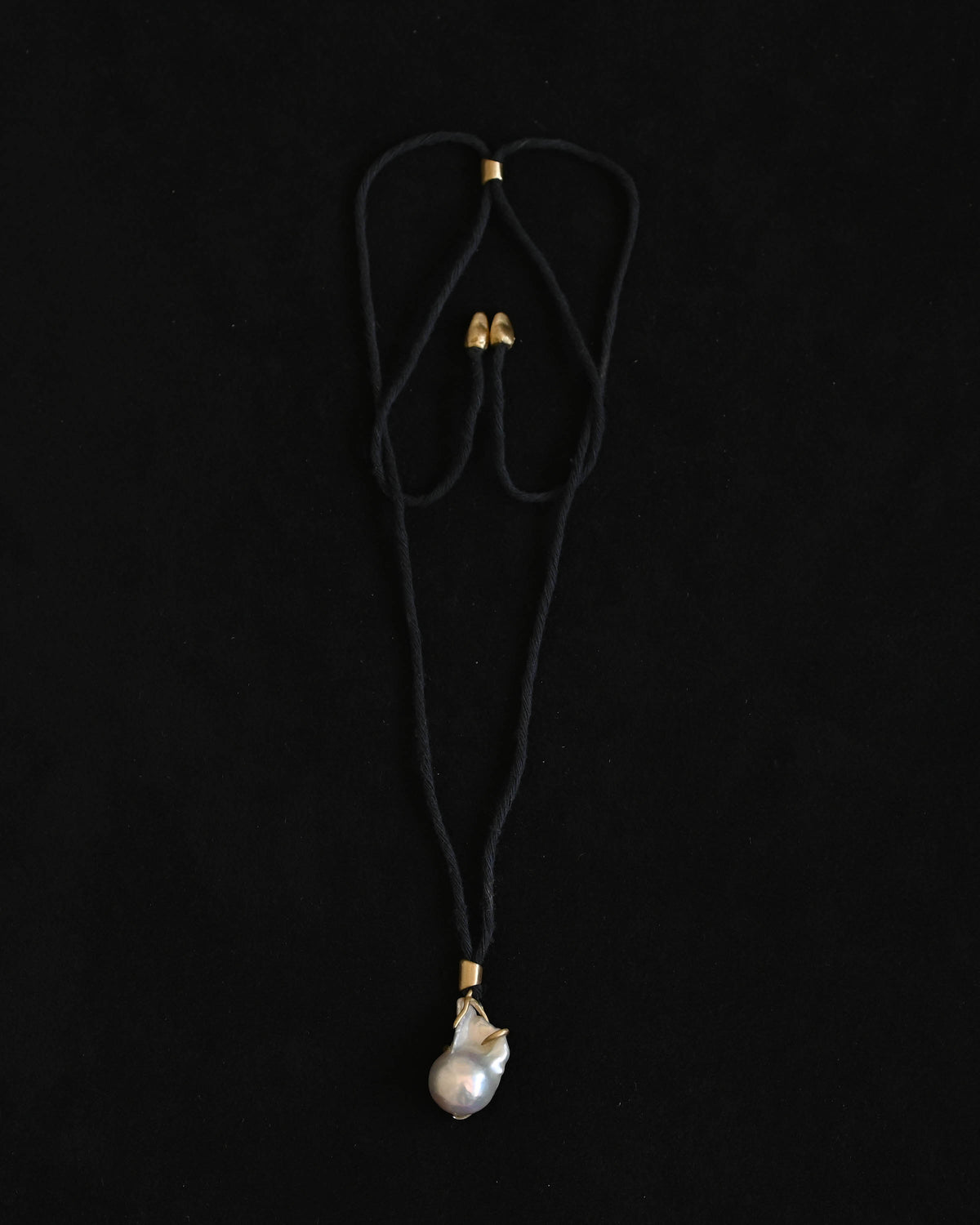 Drop pearl pendant
